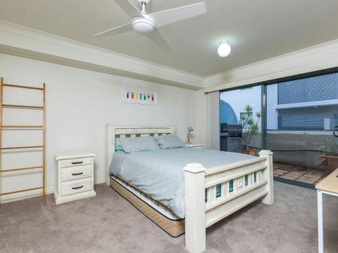 3 Peninsula Waters 2 4 Soldiers Point Rd Beautiful Air Conditioned Unit With Pool Lift & WIFI - Getaway Accommodation 3