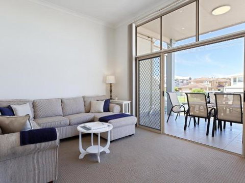 Walk On Birubi 1 / 40 Ocean Ave Pet Friendly WIFI Boat Parking & Water Views - Getaway Accommodation 6