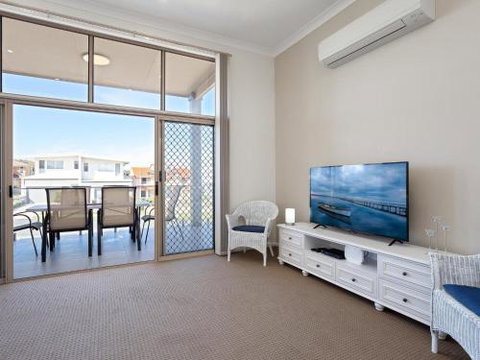 Walk On Birubi 1 / 40 Ocean Ave Pet Friendly WIFI Boat Parking & Water Views - Getaway Accommodation 5