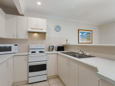 Walk On Birubi 1 / 40 Ocean Ave Pet Friendly WIFI Boat Parking & Water Views - Getaway Accommodation 3