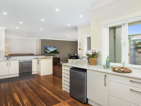 Hillview Cottage Classic Country Comfort & Charm - Getaway Accommodation 4