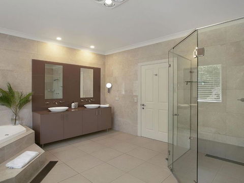 Hillview Cottage Classic Country Comfort & Charm - Getaway Accommodation 3