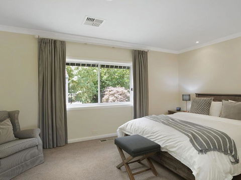Hillview Cottage Classic Country Comfort & Charm - Getaway Accommodation 6