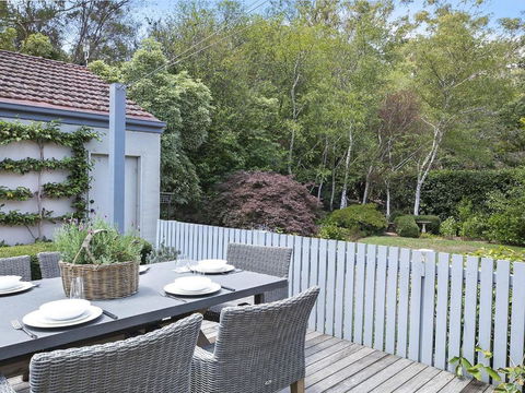 Hillview Cottage Classic Country Comfort & Charm - Getaway Accommodation 5
