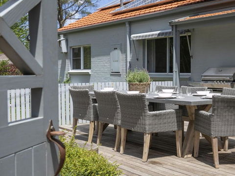 Hillview Cottage Classic Country Comfort & Charm - Getaway Accommodation 2