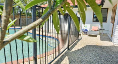 Quiet Pet Friendly Home 3 Houses To Beach Entry With Private Pool Walk To Shops - Getaway Accommodation 6