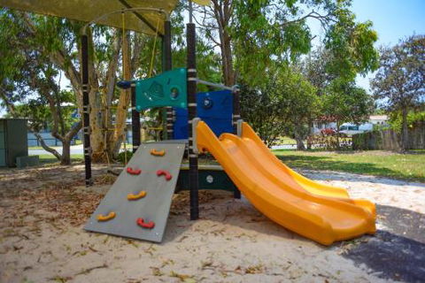 Quiet Pet Friendly Home 3 Houses To Beach Entry With Private Pool Walk To Shops - Getaway Accommodation 1