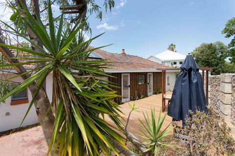 Dingo At White Gum Lodge - Getaway Accommodation 5