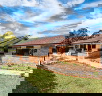 Hedge House- luxury space style location - Getaway Accommodation