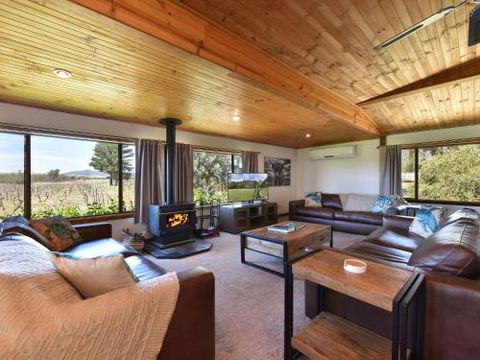 Soldiers Cottage Picturebook Vineyard Home - Getaway Accommodation 5