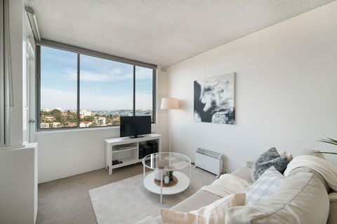 Bright And Sunny Studio Apartment - Getaway Accommodation 2