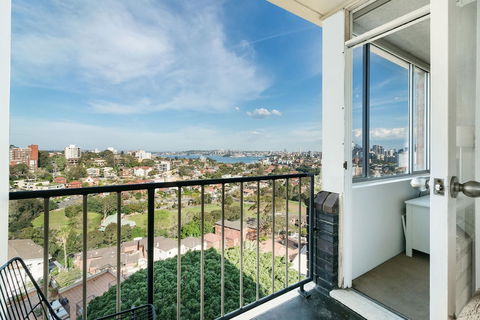 Bright And Sunny Studio Apartment - Getaway Accommodation 4