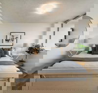Bright and Sunny Studio Apartment - Getaway Accommodation