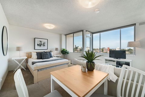 Bright And Sunny Studio Apartment - Getaway Accommodation 1
