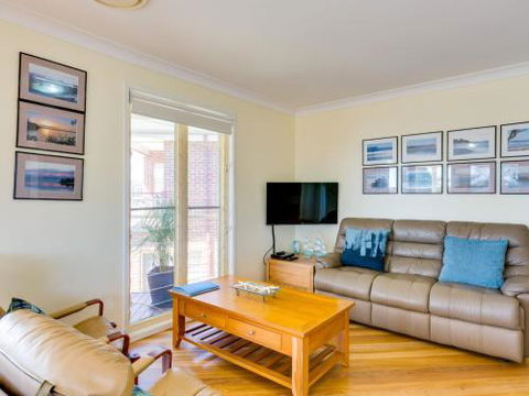 Pollys Escape Main House Cottage Vincentia 4pm Check Out Sundays - Getaway Accommodation 2