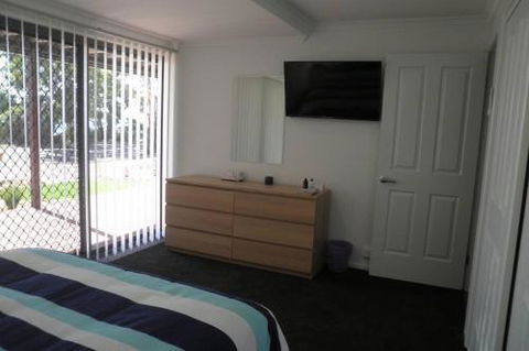 Almonta Apartments On The Water Front - Getaway Accommodation 5