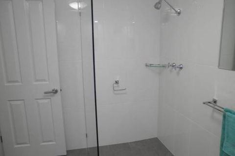 Almonta Apartments On The Water Front - Getaway Accommodation 6