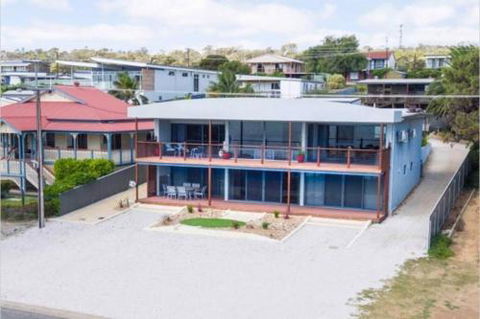 Almonta Apartments On The Water Front - Getaway Accommodation 0