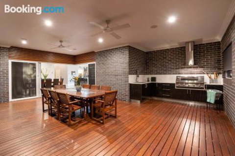 Wentworth Estate 5 Bedroom Luxury Home Sleeps 12 - Getaway Accommodation 5