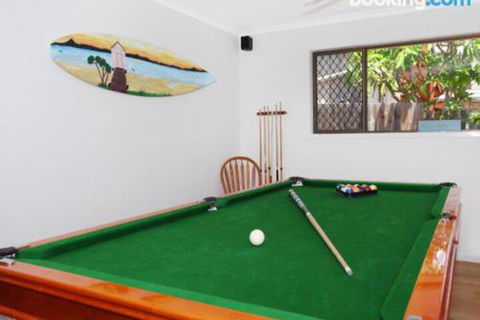 Schirrmann 56 Four Bedroom Home On Canal With Pool Pontoon Aircon & WiFi! - Getaway Accommodation 6