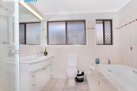 Schirrmann 56 Four Bedroom Home On Canal With Pool Pontoon Aircon & WiFi! - Getaway Accommodation 0