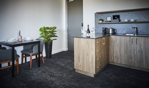 The Remington Orange - Getaway Accommodation 5