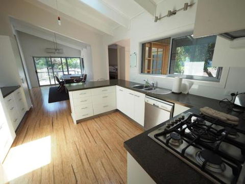 Sleepy Hollow Sandy Point - Getaway Accommodation 3