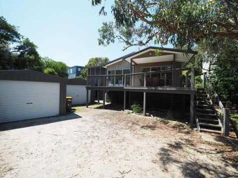 Sleepy Hollow Sandy Point - Getaway Accommodation 1