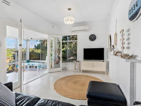BOMBORA Gerroa 4pm Check Out Sundays - Getaway Accommodation 4