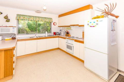 Sixteen Ash Ave Sandy Point - Getaway Accommodation 3