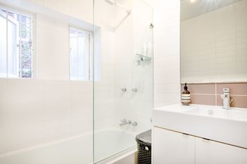 Picturesque Bellevue Hill 2BR Apt H452 - Getaway Accommodation 3