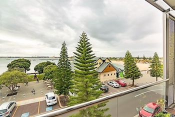 Spacious Apartment With Sea Views - Getaway Accommodation 0