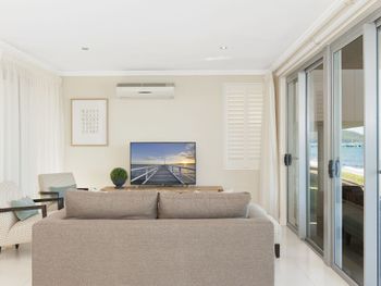 Soldiers Point Road 2 163 Seaside Splendour - Getaway Accommodation 0