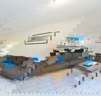 Seascape Holidays  Beachfront Terraces - Getaway Accommodation