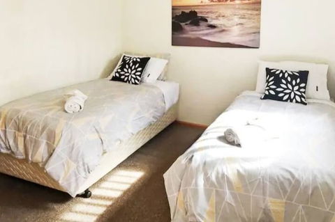 Rye Sleeps 10, Great Weekender - Getaway Accommodation 1