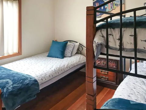 Home Near Shops & Beach - Getaway Accommodation 0