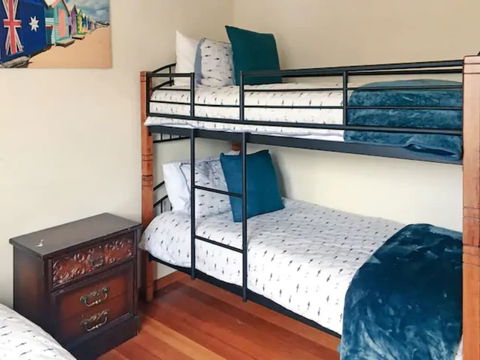 Home Near Shops & Beach - Getaway Accommodation 5