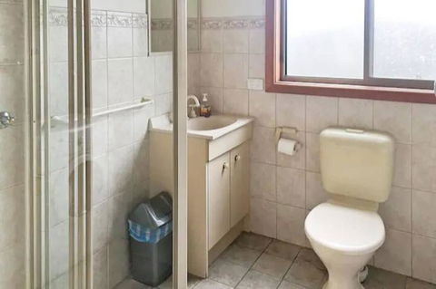 Home Near Shops & Beach - Getaway Accommodation 1