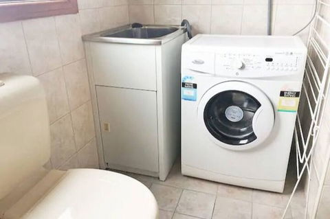 Home Near Shops & Beach - Getaway Accommodation 4