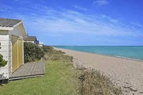 Home Near Shops & Beach - Getaway Accommodation 2