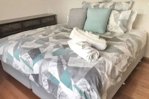 Home Near Shops & Beach - Getaway Accommodation 1