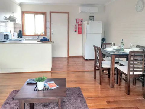 Home Near Shops & Beach - Getaway Accommodation 5