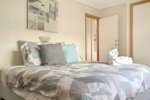 Home Near Shops & Beach - Getaway Accommodation 2