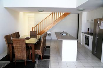 Waters Edge - Getaway Accommodation 3