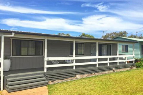 The Relax Shack At Culburra Beach Sleeps 7 - Getaway Accommodation 0