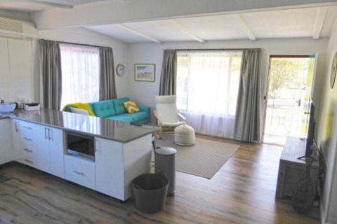 The Relax Shack At Culburra Beach Sleeps 7 - Getaway Accommodation 3