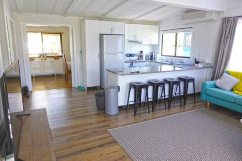 The Relax Shack At Culburra Beach Sleeps 7 - Getaway Accommodation 7