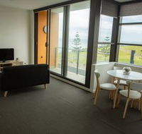 Watt Street 1 BR Apartment w Ocean Views - Getaway Accommodation