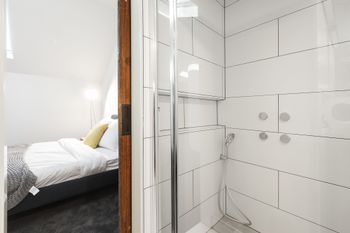 Architects Urban Retreat In Malvern - Getaway Accommodation 3