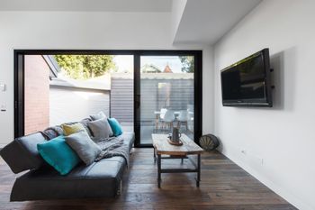 Architects Urban Retreat In Malvern - Getaway Accommodation 1